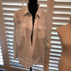 Saks Fifth Avenue classic blouse with two pockets. Sleeves are adjustable.